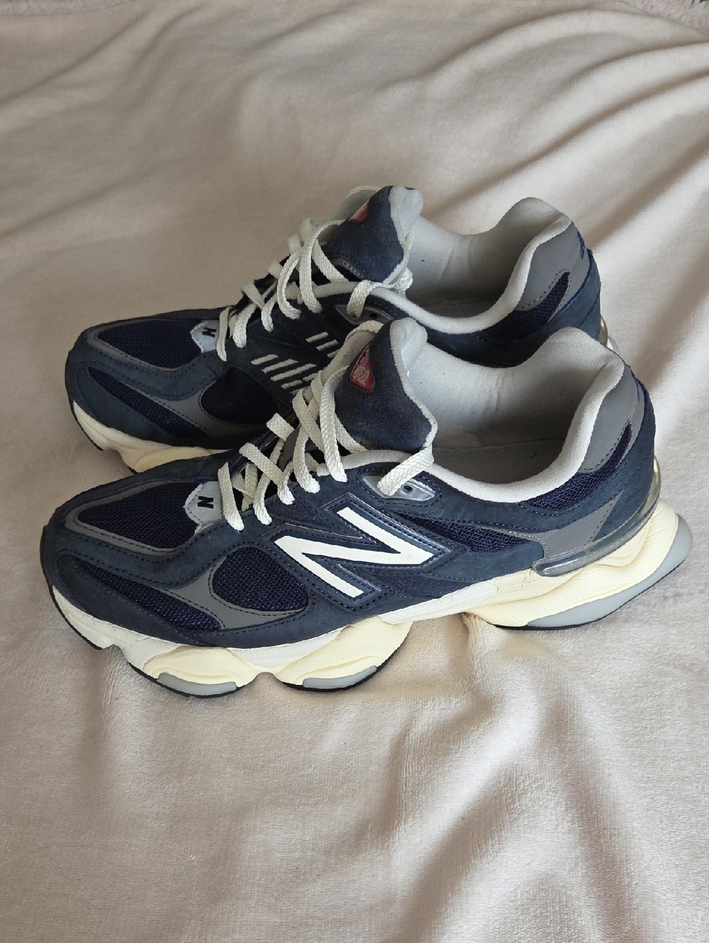 New Balance 9060 Sneakers, Size 10, Blue, White & Cream. - Picture 3 of 7
